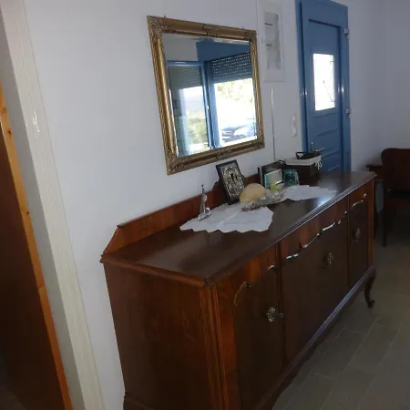 Theros House 度假居