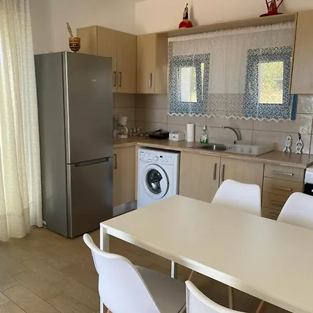 Holiday home Theros House *